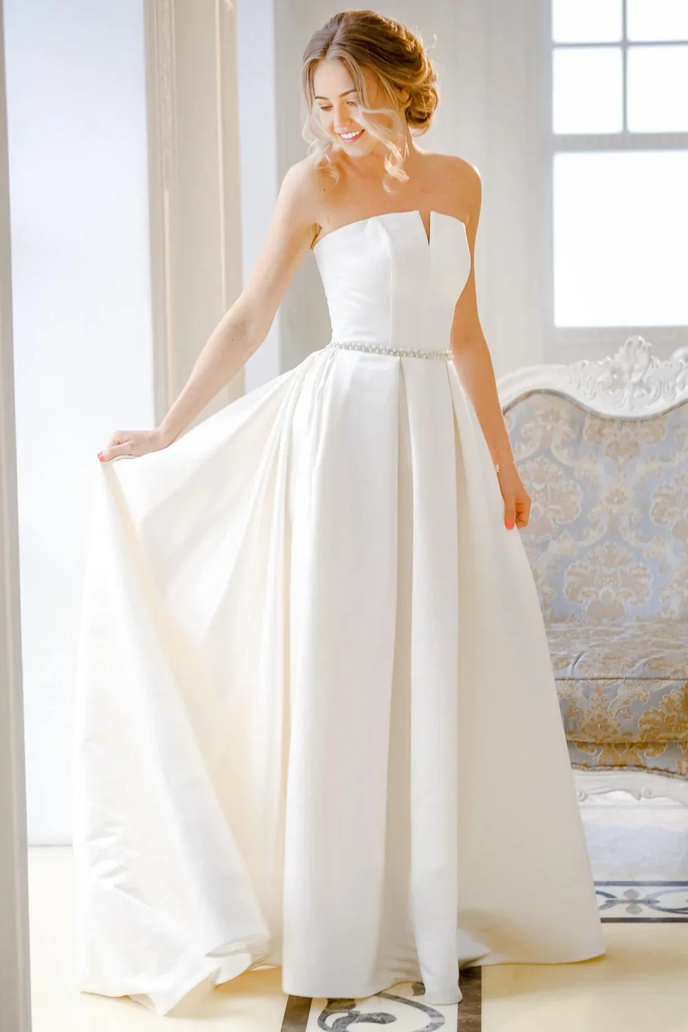 Vestido de novia de satén con encaje, joya, espalda corsé y cordones, corte A